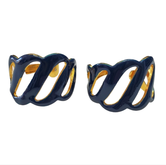 Jewelry - Vintage clip on earrings